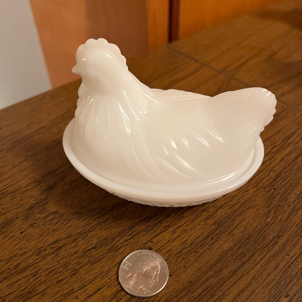 **HP**Vintage 1970’s Indiana Glass Milk White Hen Dish